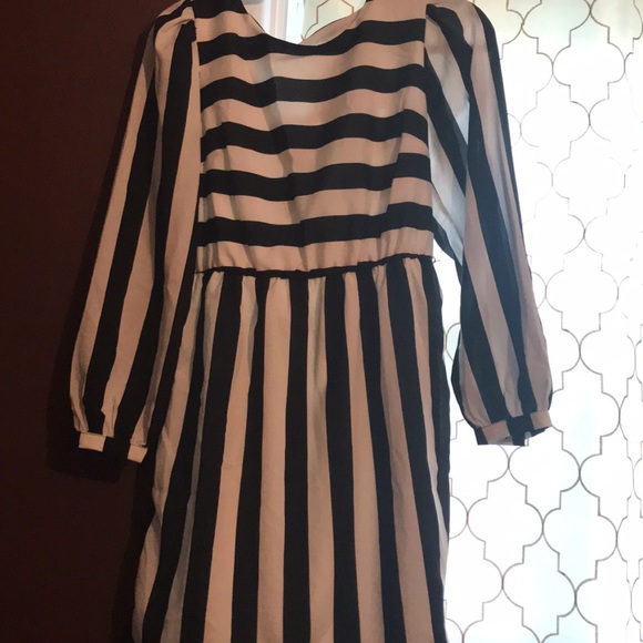 Striped dress - Picture 2 of 6